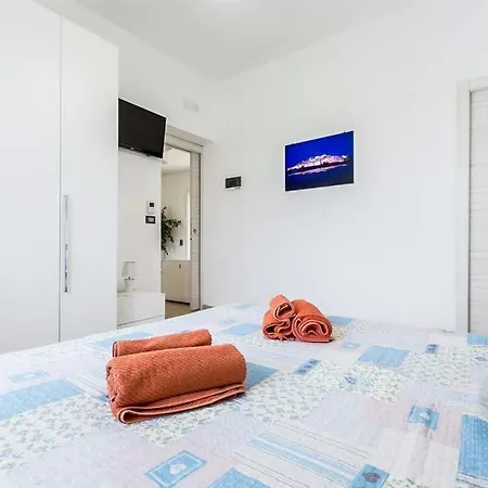 Fumarola Sleeps 8 Pool Air Con * أوستوني