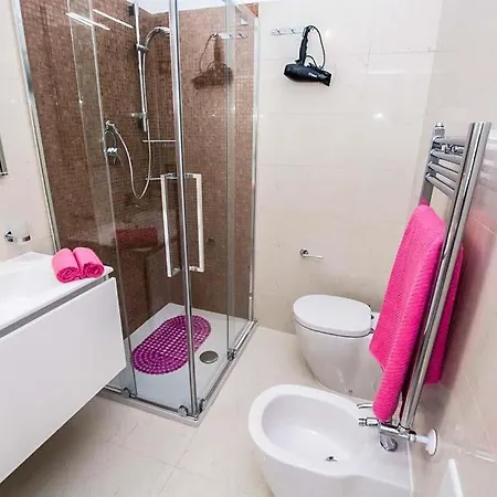 Fumarola Sleeps 8 Pool Air Con *