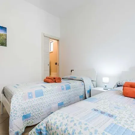 فيلة Fumarola Sleeps 8 Pool Air Con أوستوني