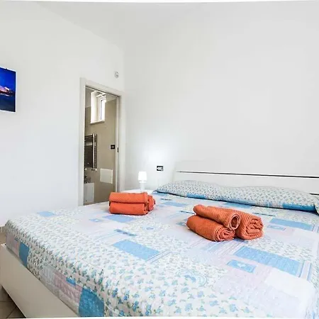 Fumarola Sleeps 8 Pool Air Con أوستوني