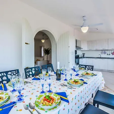 Fumarola Sleeps 8 Pool Air Con فيلة *