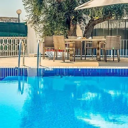 Fumarola Sleeps 8 Pool Air Con *