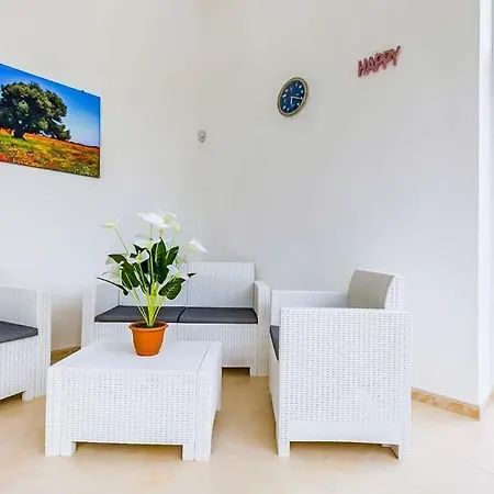 Fumarola Sleeps 8 Pool Air Con فيلة أوستوني