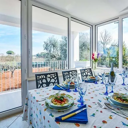 Fumarola Sleeps 8 Pool Air Con