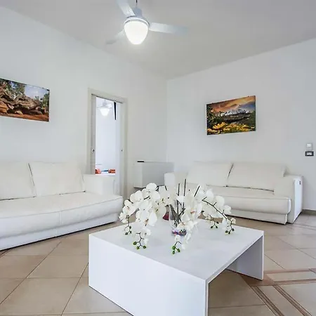 Fumarola Sleeps 8 Pool Air Con فيلة أوستوني