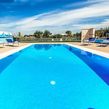 فيلة Fumarola Sleeps 8 Pool Air Con *