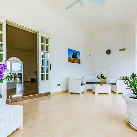Fumarola Sleeps 8 Pool Air Con Ostuni